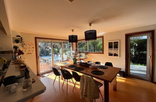 Watson House | 5+1 BRs/3 Bathrooms/NBN Wifi/Free Secure 5-6 Parking