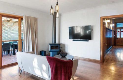 Echuca House | 5 Connelly - Echuca Holiday Homes