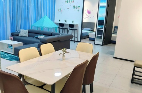 George Town Condo | 5 Minutes to Georgetown Heritage Site! Family-sized Condo with 4 Pools