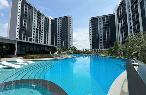 Kuala Langat District Condo | 5 minutes to SplashMania KLIA GamudaCove Fun & Comfort Stay For Family with Kids