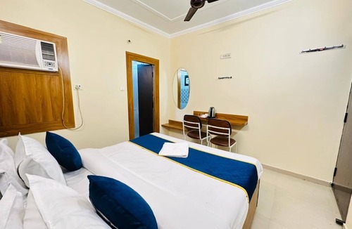 Jwalapur Hotel | 5 minutes to the Ganga Ghat.