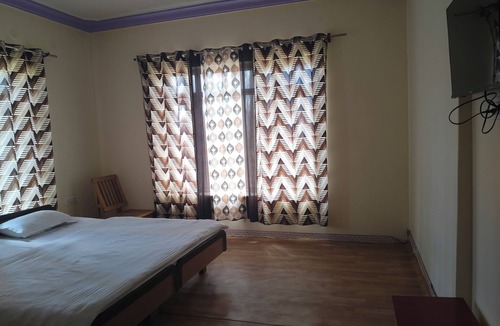 Leh Bed & Breakfast | 5 minutes to the market! 5 Km from airport! space for car parking! Peaceful area