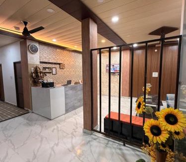 Sarnath House | 5 PETALS