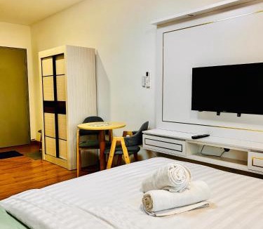Brickfields Apartment | 5 Star Comfort Riveria City KL Sentral Transit Hub 2pax