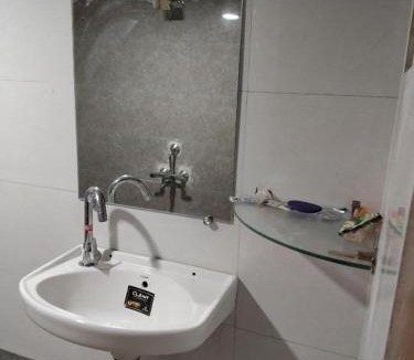 Jabalpur Hotel | 5 Star Yatri Vishram Non-AC Dormitory