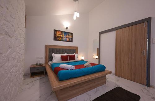 Tungarli Villa | 5BHK Honey Gold Villa By Tropicana Stays