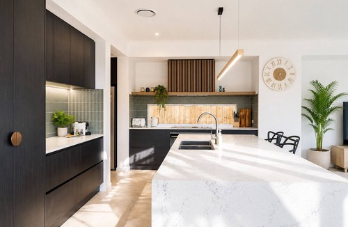 Rochedale House | 5BR Executive Retreat in Rochedale | Perfect for families