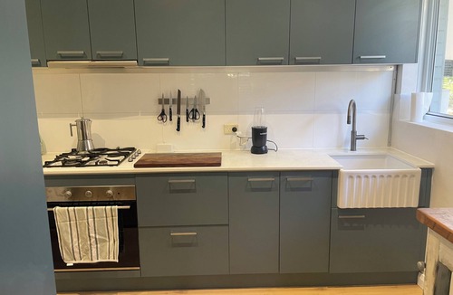 Freshwater Apartment | 5mins to beautiful beach with own car park place