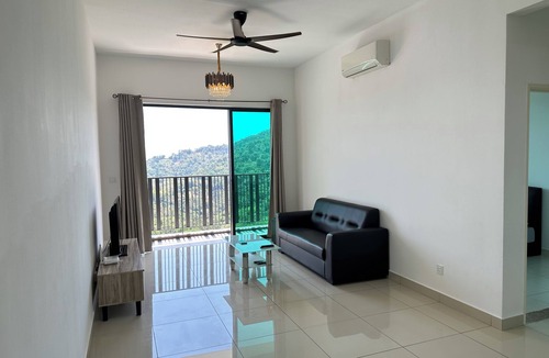 Kampung Sepuluh Condo | 5mins to Penang airport.Charming 3-bedroom condo.WiFi in delightful Bayan Lepas