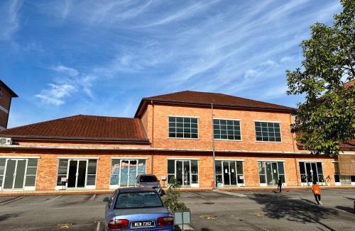 Petaling District Apartment | 6-7Pax Quiet Cosy Brick Apartment Balcony 11min Lantera SPK 15min Setia Mall