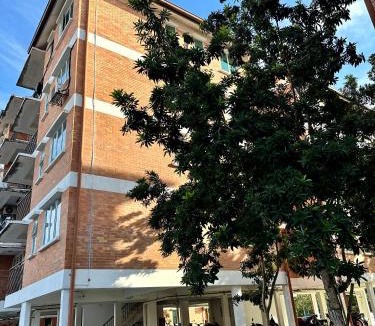 Petaling District Apartment | 6-7Pax Quiet Cosy Brick Apartment Balcony 11min Lantera SPK 15min Setia Mall