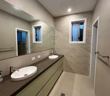 Beecroft House | 6 Purple Room