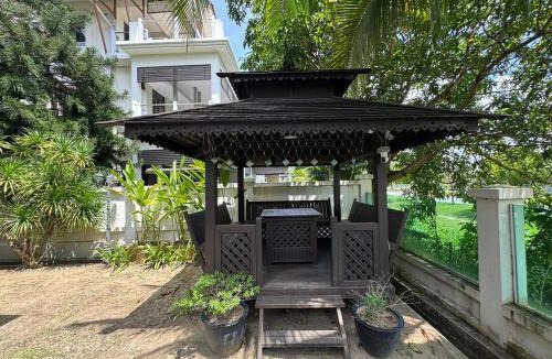 Bandar Baru Bangi Villa | 6BR Modern Tropical Oasis with Private Pool and Gazebo