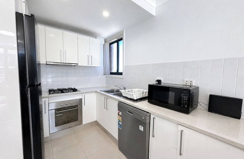 Parramatta Apartment | 7 Min to Train: Central Parramatta 2BR + Parking