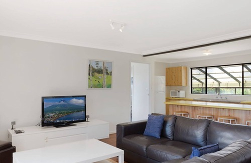 Dalmeny House | 74 Ocean Parade - Beach Home