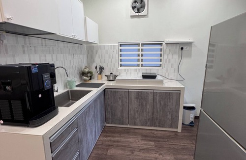 Taman Impian House | 7pax 2-bedroom house with WiFi and AC in lovely Bukit Mertajam@Near AEON