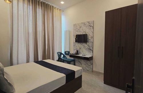 Agra Hotel | 8-bedroom hotel in peaceful Agra with comfortable AC rooms