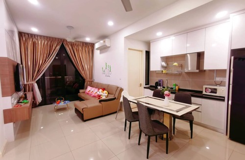 Medini Apartment | 8 mins Walk to2B2R@ Legoland-Happy Sunshine Suite for families-Lakeview Cozy!8px
