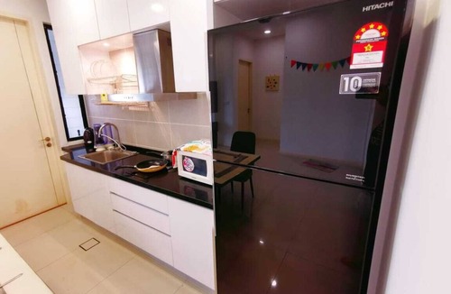 Medini Apartment | 8 mins Walk to2B2R@ Legoland-Happy Sunshine Suite for families-Lakeview Cozy!8px