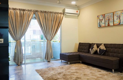 Tanjung Tanah Merah Condo | 9-11 pax 3R2B Teluk Kemang P. Dickson Condo