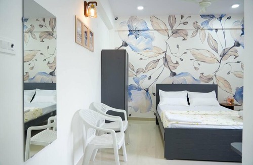 Gachibowli Apartment | A/C room with Queen Bed Gachibowli