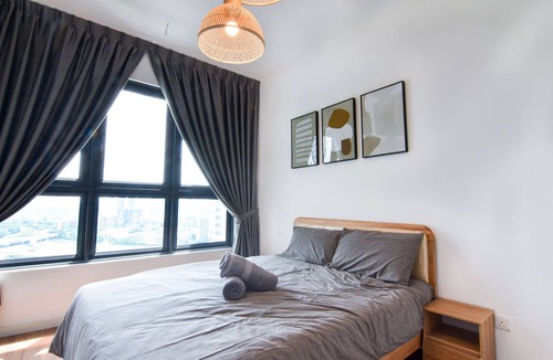 Taman Pertama Apartment | A Comfy 3BR Apt Near Sunway Velocity, FREE Parking