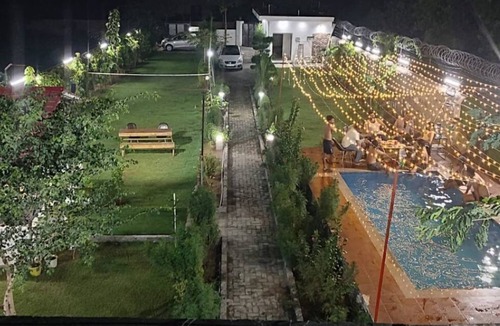 Gurugram Apartment | A farm house for party with 3 Bhk with pool