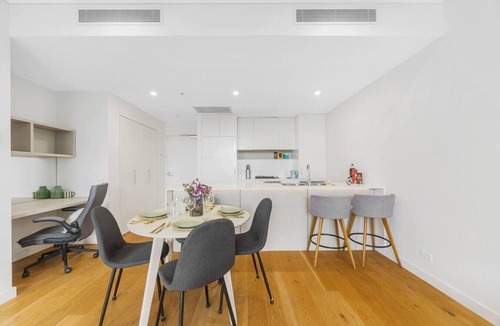 Macquarie Park Apartment | A Little Slice of Paradise Pool, Gym+Parking