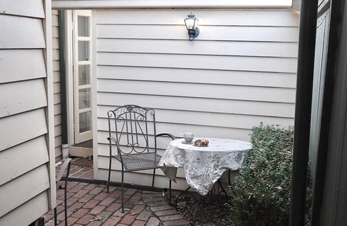Beechworth House | A Nod To Ned. A Tiny Pause, Tenderly Kept.
