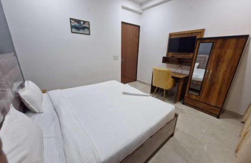 Noida Hotel | A One Stay & PG