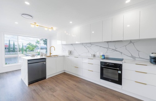 Broadbeach Waters House | A Waterfront Daydream in the Heart of Broadbeach - 4 Bedroom