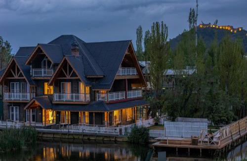 Nagin Bagh Hotel | Aab Villa Nigeen Lake