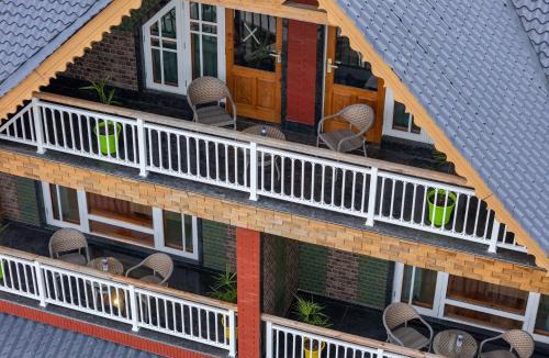 Nagin Bagh Hotel | Aab Villa Nigeen Lake