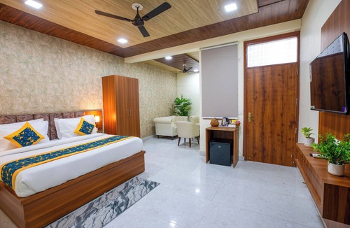 Noida Hotel | Aarchh Royale