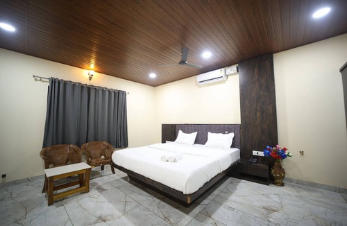 Murudeshwara Hotel | Aarna Coastal Resort