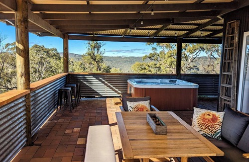 Curraweela House | Abercrombie Ridge - Lux LODGE and BARN Spa Retreat - Pet-friendly