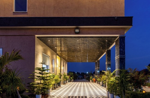 Amer Apartment | Abhinandan Farm by ELIVAAS