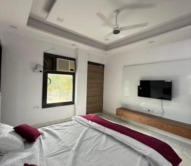 Faridabad Apartment | Abhiraj residence aravali view