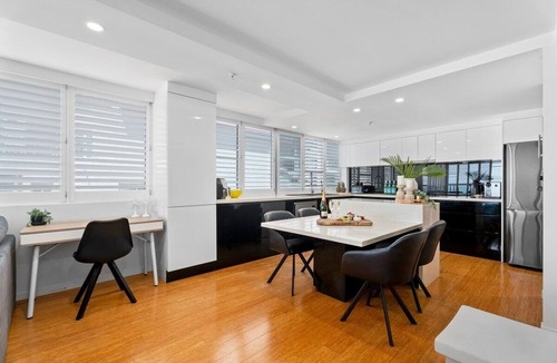 Surfers Paradise Apartment | Absolute Beachfront 3BR Apartment | Pool, Spa, Tennis & Ocean Views