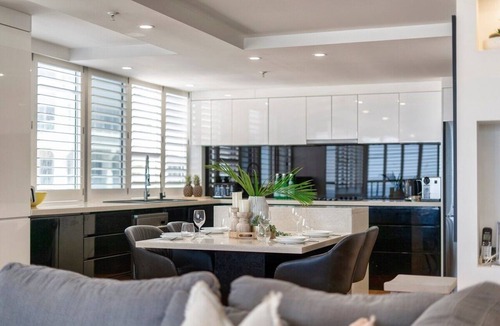Surfers Paradise Apartment | Absolute Beachfront 3BR Apartment | Pool, Spa, Tennis & Ocean Views