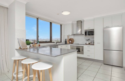 Mermaid Beach Apartment | Absolute Beachfront on Albatross - SeaView 3 bed