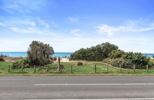 Apollo Bay House | Absolute Beachfront Views Apollo Bay