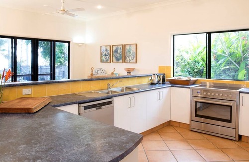 Newell Condo | Absolute BeachFront Bliss @ Newell Beach