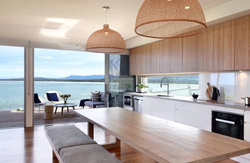 Gerroa House | Absolute Waterfront - Amazing beach views