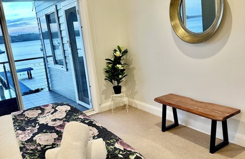 Coal Point House | Absolute Waterfront Coal Point - Luxe Waterfront Escape - Pet Friendly