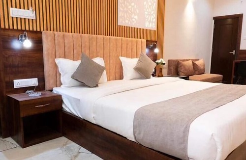 Indore Hotel | Aceotel Inn The Apple Tree