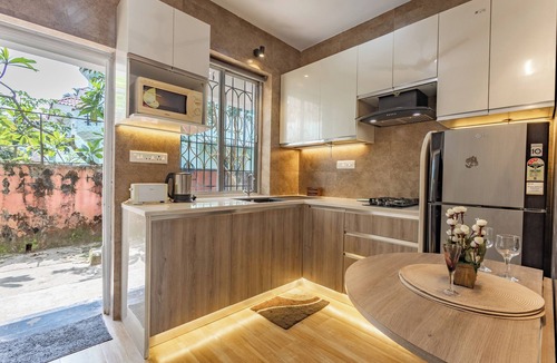 Sernabatim Apartment | Adorable Studio Apartment With Swimming Pool & AC In Central Benaulim