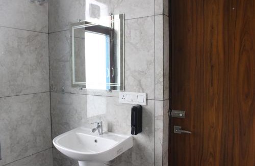 Gunehr Hotel | AeroVale Lodge I Mountain View Stay Near Landing Site Bir Billing