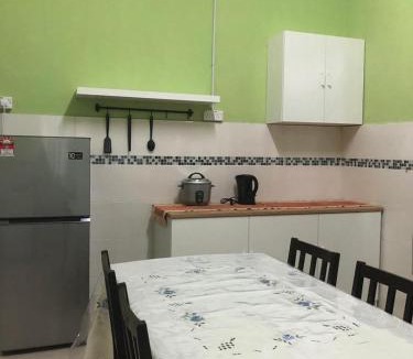 Dungun House | afza homestay Sura free unifi
