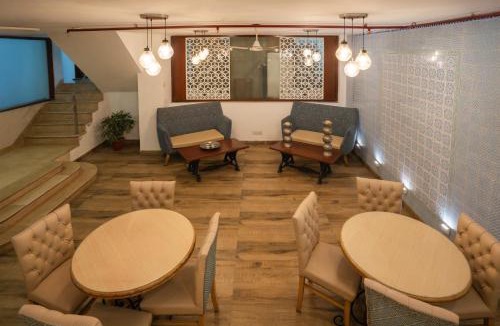 DLF City Hotel | Ahuja Residency DLF Phase 2